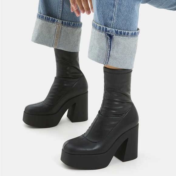 Bershka Black Fitted High-Heel Platform Ankle Boots - Picture 2 of 8